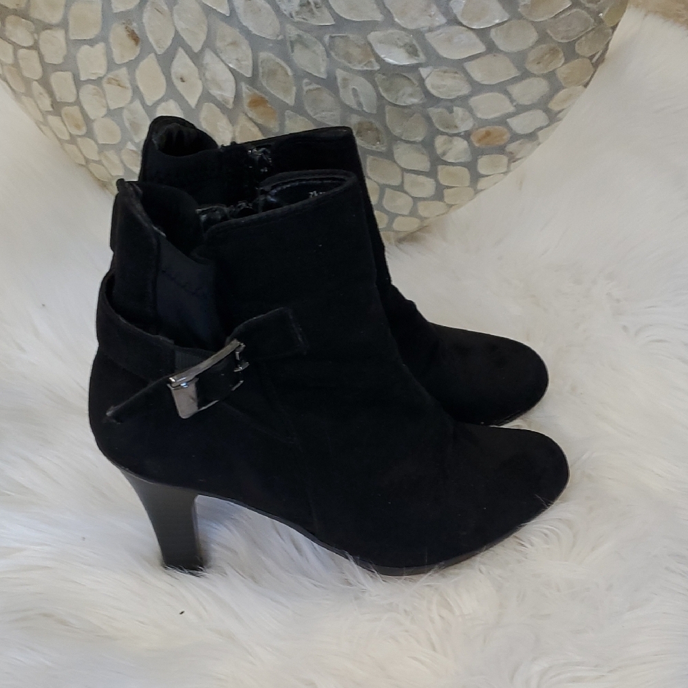 Kelly & Katie Black Suede Heeled Boots - Picture 15 of 16